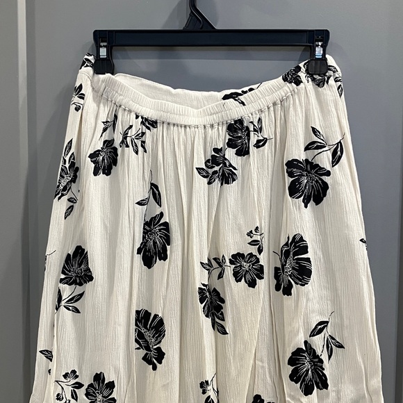 Amuse Society Black Floral A-Line Skirt - Picture 6 of 8
